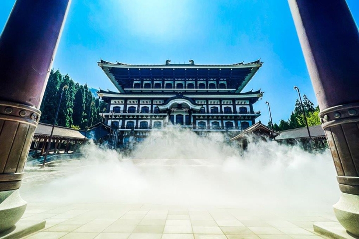 壯觀的人造雲海景象將從10月起登場，讓大師山清大寺境內再添新亮點。　圖：勝山 DMO／來源