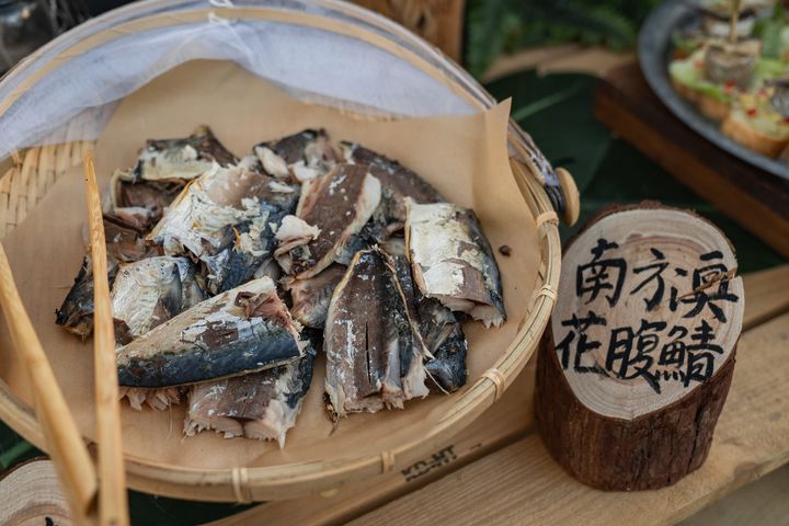 ▲碳烤南方澳花腹鯖。　圖：璐露野／提供