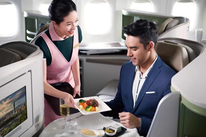 長榮航空獲《Condé Nast Traveler》票選為全球最佳機上餐飲第八名。　圖：長榮航空／提供 