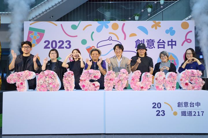 ▲策展人及參展單位一同熱情共襄盛舉。　圖：臺中市政府文化局／提供
