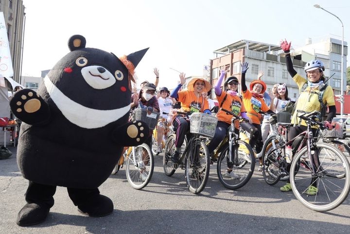 ▲高雄熊一同到現場為遊客加油打氣。　圖：高雄市政府觀光局／提供