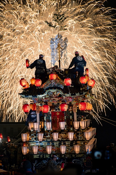 ▲秩父夜祭期間市街各地人潮洶湧並會施行交通管制，自由行遊客推薦提早抵達，或加以利用秩父鐵道推出的系列行程前往朝聖。　圖：秩父鐵道／來源