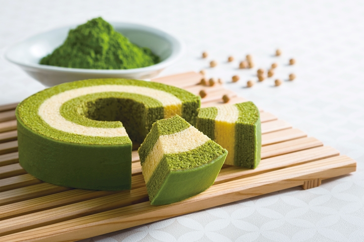 ▲口感綿密的「京 BAAMU 年輪蛋糕」以宇治抹茶與豆漿製作而成，深受國內外遊客喜愛。　圖：美十／來源