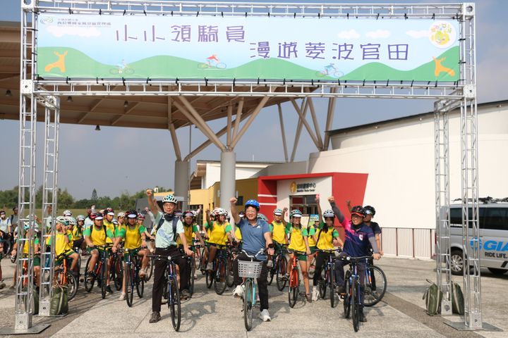 ▲「菱波官田－山海圳綠道」單車領騎活動，提供校園師生不同面向的戶外自然教育。　圖：西拉雅國家風景區管理處／提供