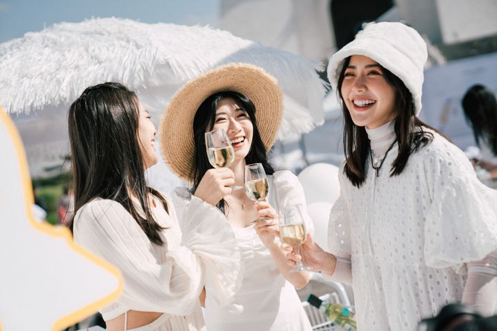 ▲源自1988年法國巴黎的「白色野餐 Le Dîner en Blanc」。　圖：璐露野／提供