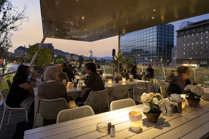 ▲Motto Café 擁有敞亮的大面積露台。　圖：Meeting Destination Vienna（@Wien Tourismus/Christian Stemper）／提供