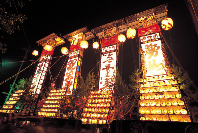 ▲燦爛輝煌的切子燈籠祭是典型的珠洲市夏祭風情，值得前來體驗。　圖：蔡雅雯／拍攝