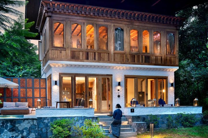 ▲&Beyond Punakha River Lodge 整體環境四周環繞著青翠的稻田和茂密的山林。　圖：PetriePR／提供／提供