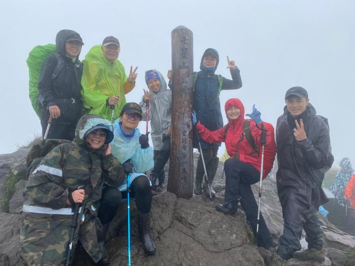 ▲元旦登七星山需考量個人身體狀況，且山區氣候多變，宜備妥禦寒衣物及雨具。　圖：陽明山國家公園管理處／提供