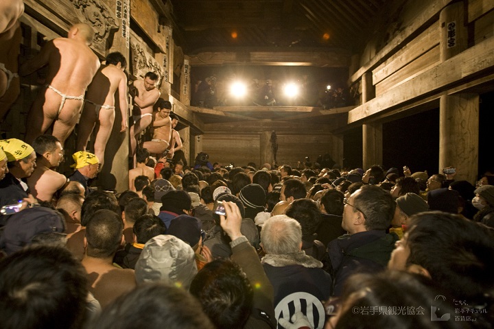 岩手縣奧州市的黑石寺「蘇民祭」有「千年奇祭」之稱，將於明年舉辦最後一場走入歷史。　圖：岩手縣觀光協會／提供