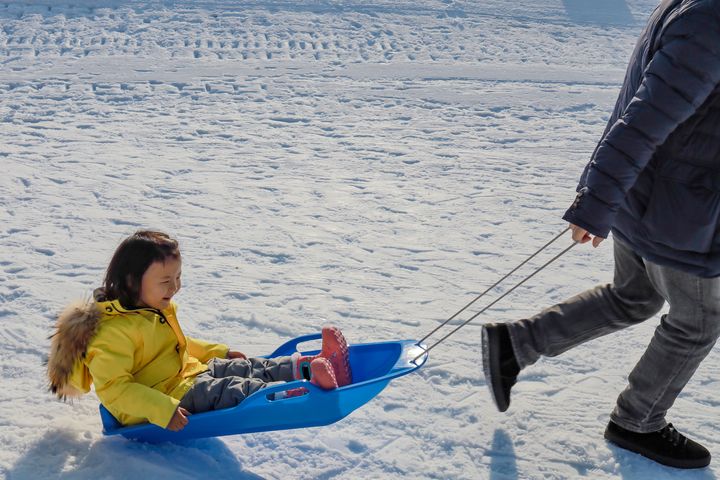 美好寒假，闔家暢遊日本體驗雪國戲雪樂。　圖：喜鴻假期／提供 