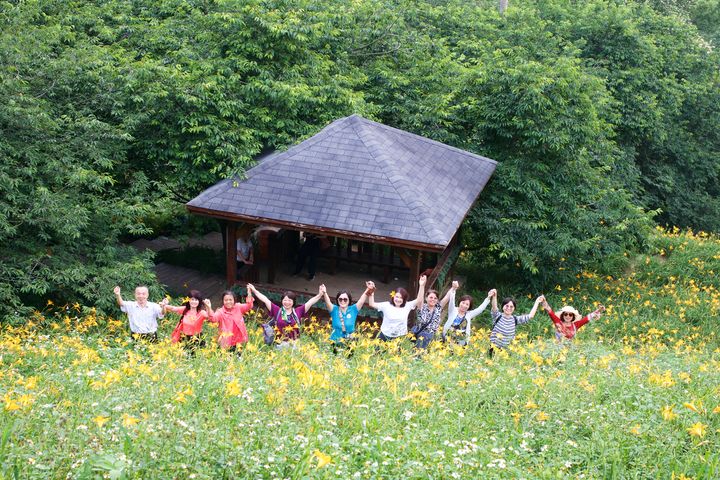 ▲愜意漫步花田。　圖：台灣休閒農業發展協會／提供