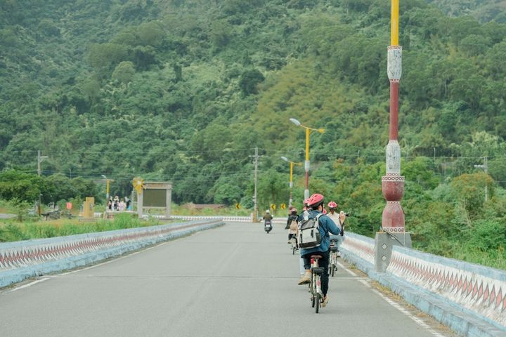 ▲用自行車漫遊玉里卓溪。　圖：花東縱谷國家風景區管理處／提供