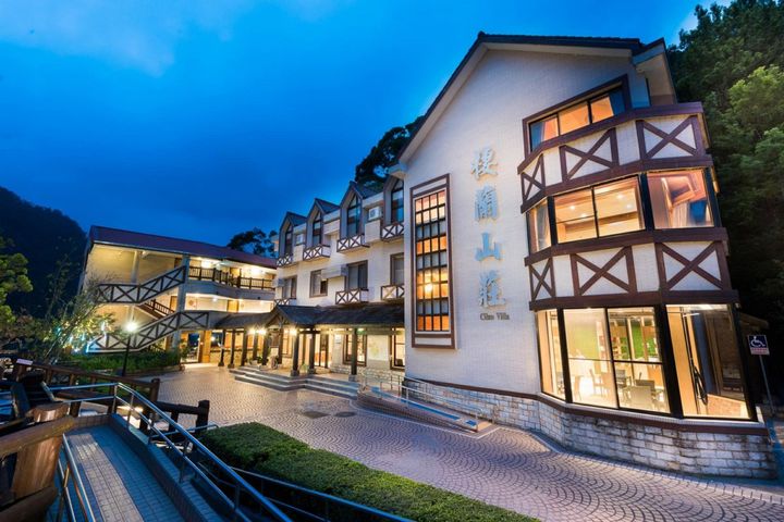 ▲夜宿山林環繞的棲蘭山莊。　圖：東南旅行社／提供