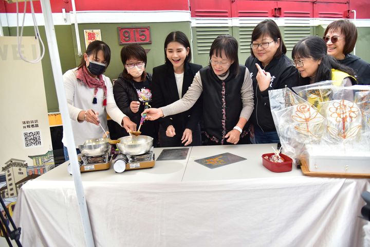 ▲遊程中加入虎尾糖糖藝DIY活動。　圖：雲林縣政府文化觀光處／提供