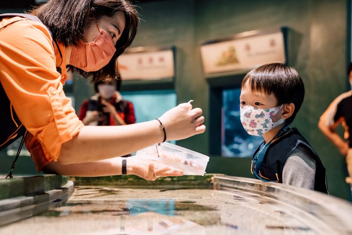 ▲迷你解說員親子營活動，透過五感體驗加深海洋保育觀。　圖：海生館／提供