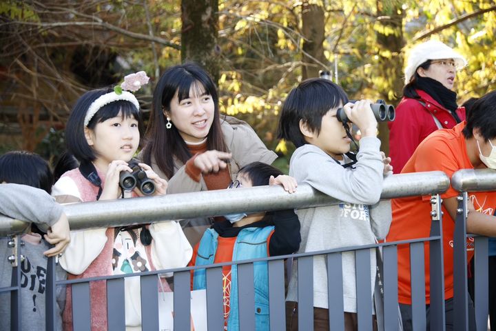 屈尺國小師生日前在廣興河濱公園一探廣興鳥類。　圖：新北市政府水利局／提供