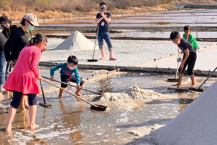 跟著皇太子遊台南！搜尋鹽村記憶 台江國家公園推限量遊程