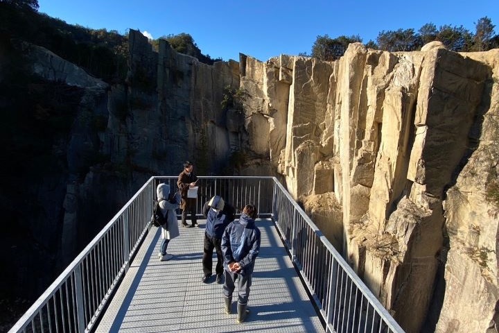 岡山縣北木島「石切溪谷展望台」為日本遺產「時光流轉石之島」構成資產之一。　記者-黃千珮／攝