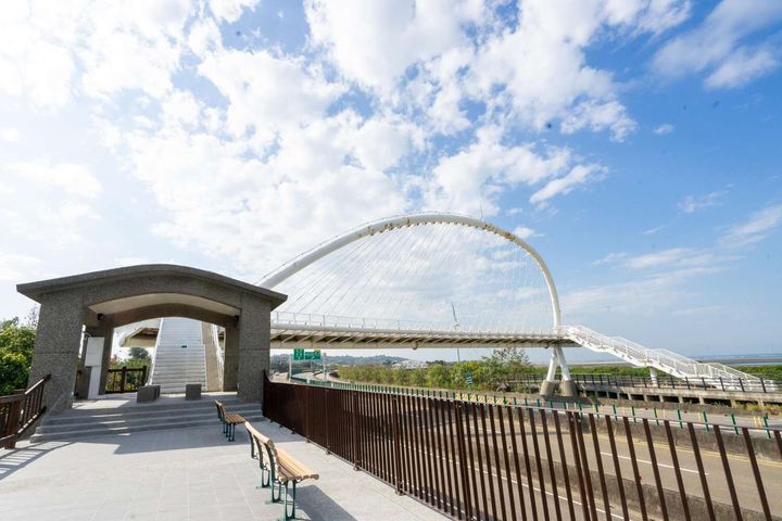 新竹市鹽水公園景觀環境改善工程已竣工，於日前啟用。　圖：新竹市政府觀光工程科／提供