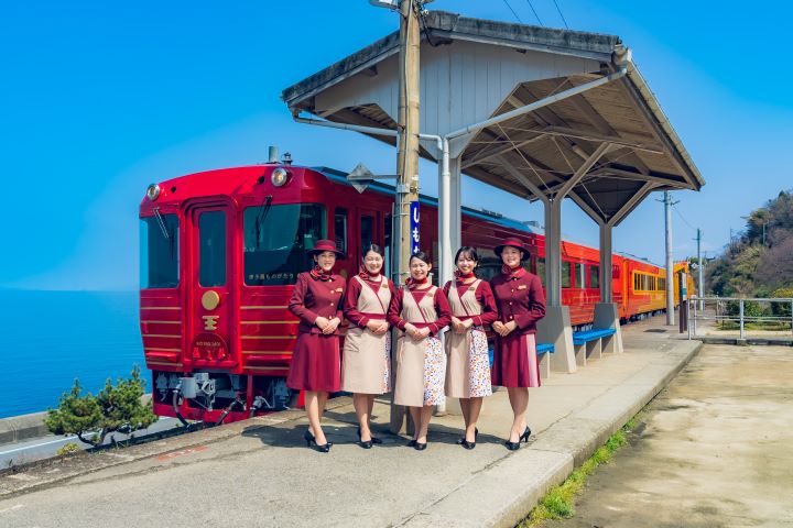 ▲JR四國觀光列車「伊予灘物語」。　圖：JR四國／提供