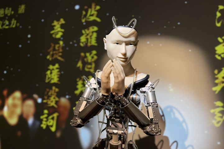 太酷了！京都高台寺有機器人觀音佈道說法