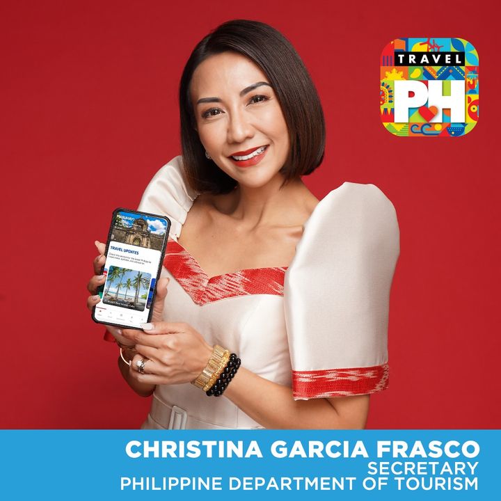▲菲律賓觀光部部長 Christina Garcia Frasco 推薦全新升級 Travel Philippines 應用程式，透過創新數位服務強化遊客體驗。圖片來源:。　圖：菲律賓觀光部／來源