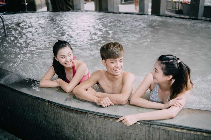 「花影棧亭」添浪漫 關子嶺溫泉公園泡湯賞燈好愜意