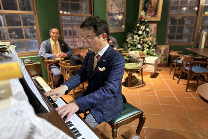 日本地方公務員谷口博章用鋼琴療癒了311震災地南三陸。　圖：蔡雅雯／攝影