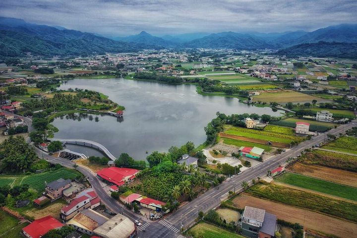 ▲美濃湖環境優美，還有絕美水上環湖步道。　圖：美濃區公所／提供