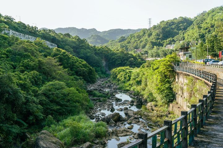 ▲烏塗溪步道沿途水清見魚，生態豐富。　圖：新北市政府農業局／提供