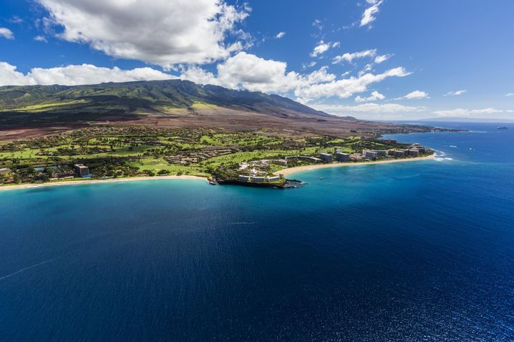 迷人的海灘讓人想飛奔去度假；圖為夏威夷卡納帕里海灘。　圖：Hawaii Tourism Authority (www.gohawaii.com)／來源