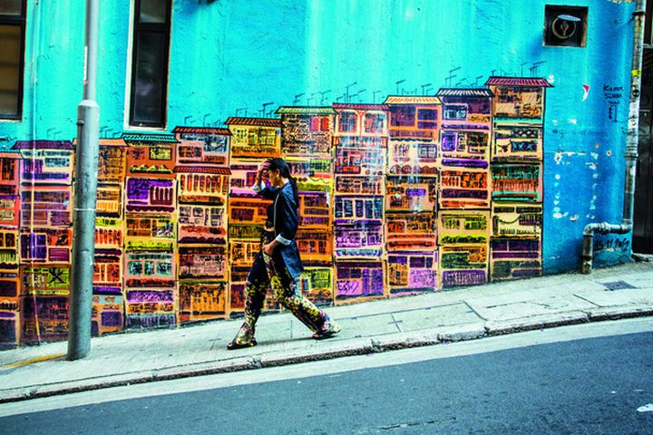 ▲在香港的小巷弄，隨意都能看到別有風情的藝術彩繪。　圖：喜鴻假期／提供  暢遊香港建議遊程