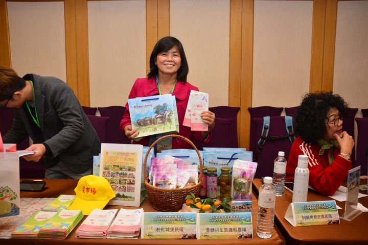 ▲童話村生態渡假農場、阿爾卑斯莊園民宿、粉紅城堡民宿。　記者-謝旻蒨／攝