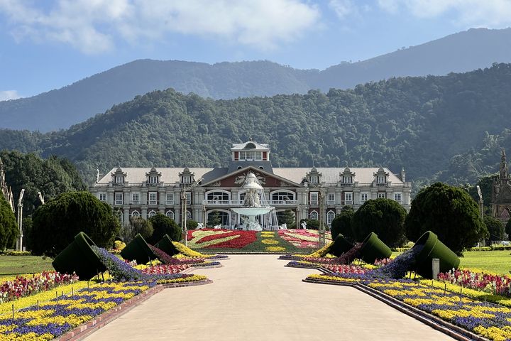 ▲漫遊九族文化村水沙連歐洲宮廷花園、西班牙海岸登場，猶如置身異國場景。　圖：九族文化村／提供