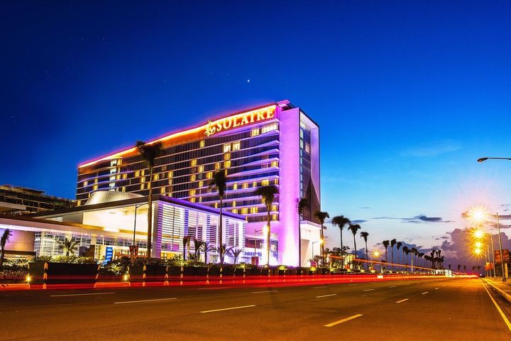 馬尼拉灣區熱門景點－晨麗度假娛樂城（Solaire Resort）。　圖：菲律賓觀光部／提供