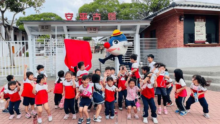 ▲魚頭君預告紅球第5天展點︰安平古堡。　圖：台南市政府觀光旅遊局／提供