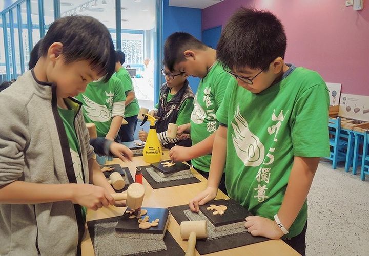 ▲新北市立十三行博物館推出兒童節限定「趣敲敲！動物皮雕鑰匙圈DIY」活動。　圖：新北市立十三行博物館提供／提供