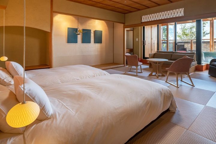 松屋千千旅館「忘卻時光」房型，在私人露天浴池中可享受溫泉。　圖：Rakuten Group／提供