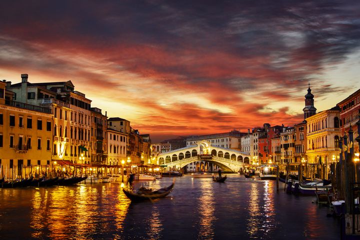 ▲夜宿威尼斯島，細細品味浪漫水都之美。　圖：喜鴻假期／提供