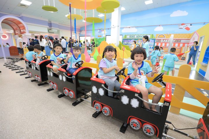 幼兒園可包場！一起來搭小火車 基隆安樂室內兒童樂園啟動