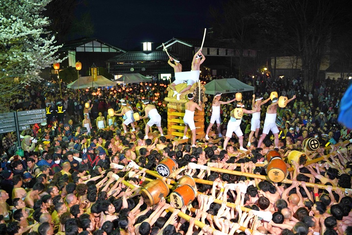  睽違５年完全復活！岐阜縣飛驒市「古川祭」看裸男車拚與夜祭今天登場 