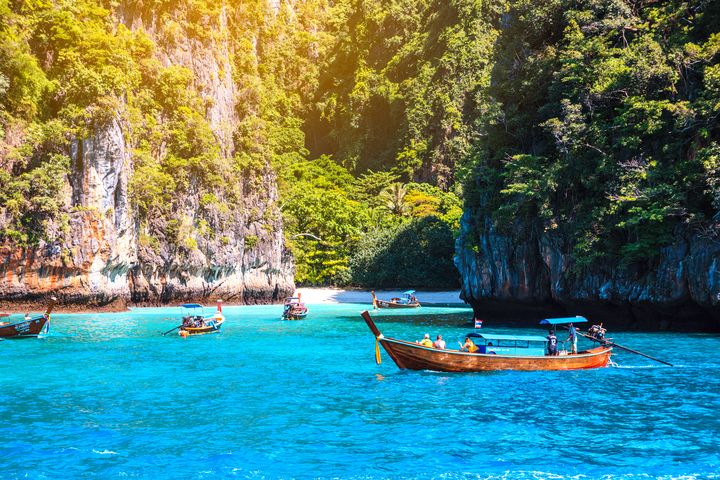 ▲泰國絕美海島－Phi Phi 島，風景優美更是知名電影取景地。　圖：燦星旅遊／提供