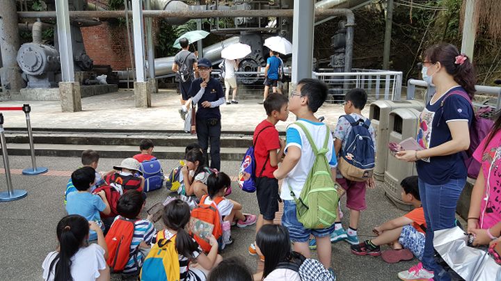 ▲參加活動，聽導覽員分享工作大小事。　圖：新北市立黃金博物館／提供