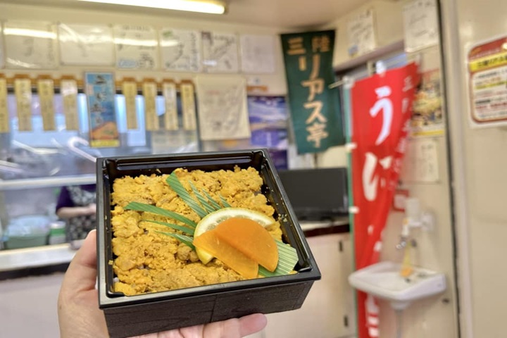 因日劇小海女而知名的三陸鐵道海膽便當2500日圓，美味好吃。　圖：蔡雅雯／攝