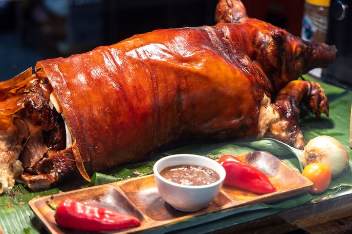 ▲烤乳豬（Lechón）源於西班牙的燒烤食物，凡遇任何節慶或是接待貴賓的隆重場合都會準備這道菜，固有菲律賓國菜之稱。　圖：Shutterstock／來源
