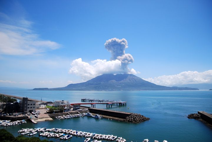 ▲線上旅展期間還有「玩IG濾鏡抽鹿兒島機票」活動；圖為鹿兒島的象徵—櫻島火山。　圖：Shutterstock／來源