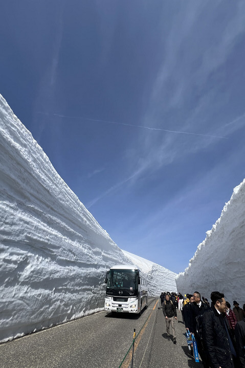 親身行走於雪之大谷之中的震撼難以言喻。