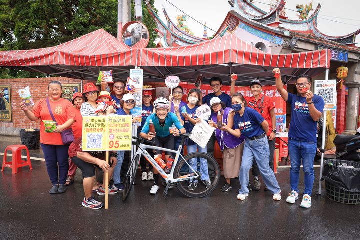 ▲單車活動從鵝鑾鼻燈塔出發，途經恆春半島知名景點。　圖：大鵬灣國家風景區管理處／提供