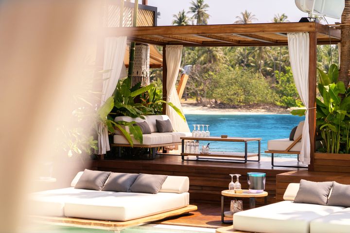 ▲在Yona Beach Club 享受海岸美食、欣賞海景。　圖：燦星旅遊／提供
